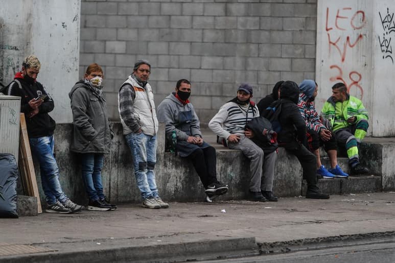 Los casos de COVID-19 confirmados mediante pruebas de laboratorio y comunicados por los países a la Organización Mundial de la Salud (OMS) superaron hoy la barrera de los 25 millones, al cumplirse ocho meses desde el inicio de la pandemia. (ARCHIVO) 