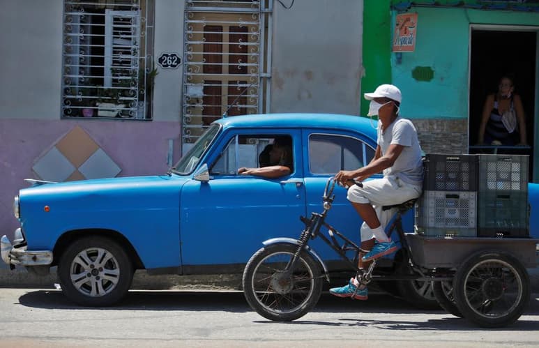 Cuba sumó este martes otros 33 casos de COVID-19, la mayoría en La Habana, donde además falleció una persona por complicaciones de la enfermedad, informó el Ministerio de Salud Pública (Minsap) de la isla, que ya acumula 4,065 positivos y 95 muertes. (ARCHIVO)