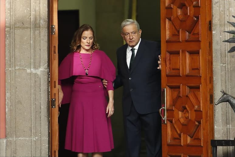 Este es el discurso que el presidente Andrés Manuel López Obrador que pronunció este martes en Palacio Nacional, al presentar su Segundo Informe de Gobierno.
(EFE)