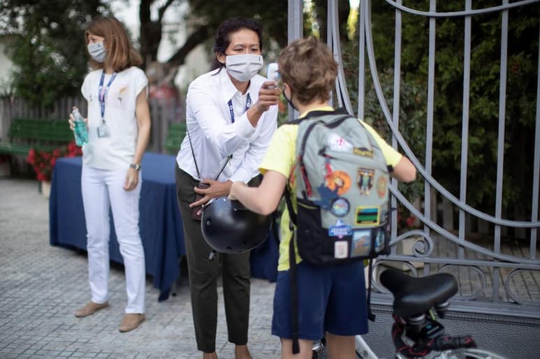 El Ministerio español de Sanidad notificó este martes otros 8,115 contagios de coronavirus, de los que 2,731 fueron en las últimas 24 horas, hasta llegar a 470,973 desde que comenzó la epidemia. (EFE) 