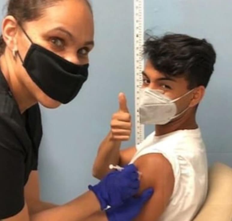 El chico aseguró a medios que quiere formar parte de la solución para erradicar al virus letal, el cual ya ha cobrado la vida de más de 183 mil ciudadanos en Estados Unidos hasta el día de hoy. (daily mail)