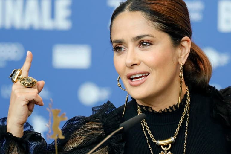 A través de su cuenta de Instagram, Salma Hayek subió una fotografía en donde presumió lo bien que se ve a pesar de los años. (ARCHIVO)