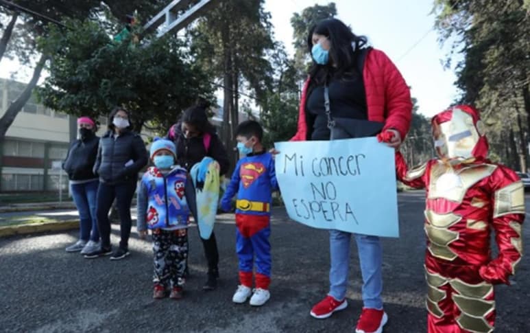Para la señora María Juana Mejía desde mayo inició el desabasto, 'no hay medicamento, no tengo de dónde sacar dinero para comprarlo. El cáncer no espera'.
(EL UNIVERSAL)