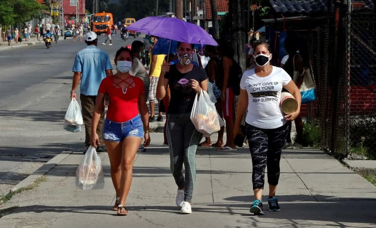 Cuba registró 61 nuevos contagios de COVID-19 y tres decesos en las últimas 24 horas, con lo que acumula un total de 4,126 diagnósticos positivos y 98 muertos desde que en marzo pasado se declaró la presencia de la pandemia en la isla. (EFE)