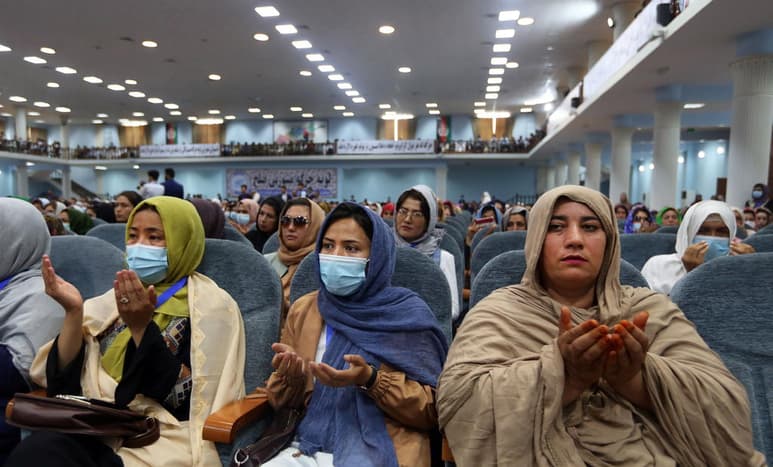 La Organización Mundial de la Salud (OMS) advirtió este miércoles de un aumento del número de casos de coronavirus en parte por la celebración de eventos sociales y religiosos en los países de su zona Mediterráneo Oriental (árabes, Irán, Pakistán y Afganistán), donde los contagios rozan ya los dos millones. (ARCHIVO) 