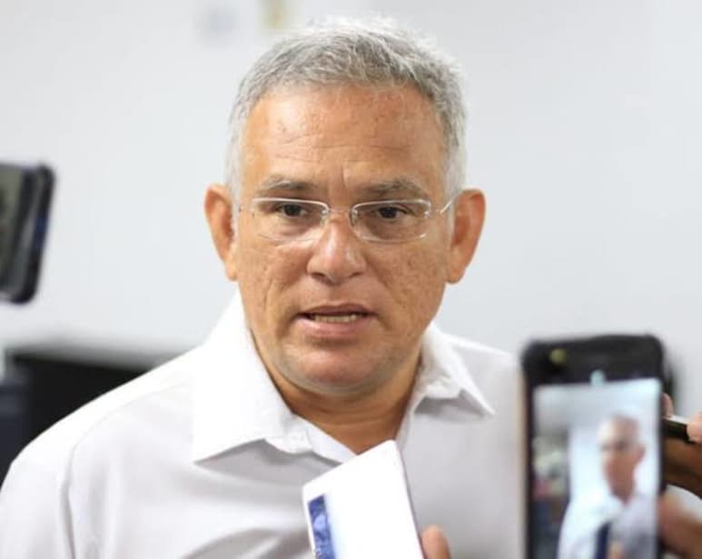 El alcalde de Macuspana (Morena), Roberto Villalpando Arias, y 11 regidores presentaron su licencia definitiva al cargo por desacuerdos políticos de cómo se venían manejando los recursos en este ayuntamiento, tierra de donde es originario el presidente de la República, Andrés Manuel López Obrador. (ESPECIAL)
