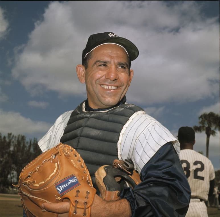 El legendario número 8 de los Yanquis de Nueva York, trascendió al tiempo y al beisbol. (AP)