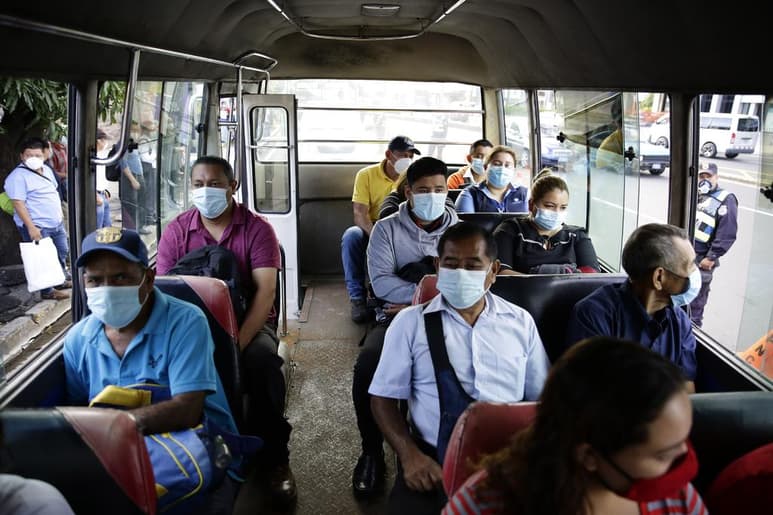 El Salvador llega a los 26,000 contagios de coronavirus SARS-CoV-2 y la cifra de decesos ya supera los 730, según los datos oficiales actualizados este jueves. (ARCHIVO)