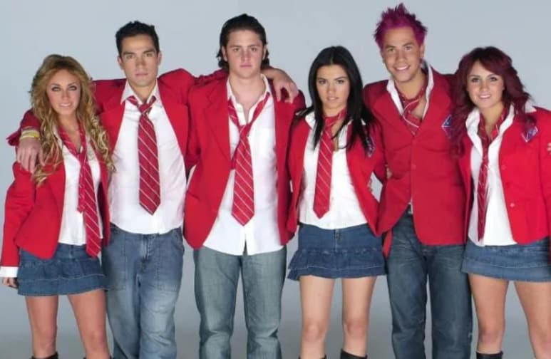 Cada año los fans de esta banda se visten de blanco, rojo y negro los 4 de octubre y celebran el “Día de RBD”, que coincide con la fecha en la que se transmitió en México el primer capítulo de la telenovela.
(ARCHIVO)