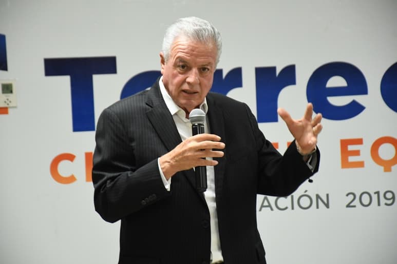El alcalde de Torreón, Jorge Zermeño, enfatizó en los datos que le proporcionó la Secretaría de Salud la semana pasada, indicando que el color 'verde' se logró gracias al trabajo de la ciudadanía. (FERNANDO COMPEÁN)