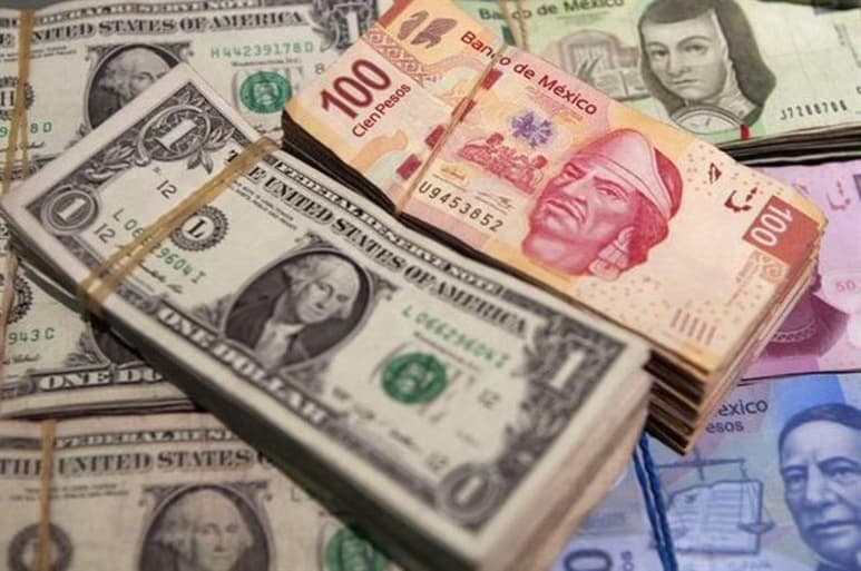 López Obrador reconoció que se incrementó la deuda pública debido a la crisis económica generada por la pandemia de COVID-19 y la depreciación del peso frente al dólar. (ARCHIVO)