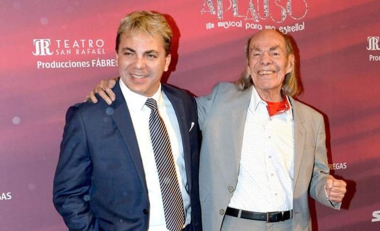 'Tenía miedo de saber si realmente quiso que viniera a este mundo o no', comentó Cristian Castro sobre su pasado con Manuel 'Loco' Valdés, quien falleció hace unos días, después de haber estado varios meses delicado salud. ( ESPECIAL)