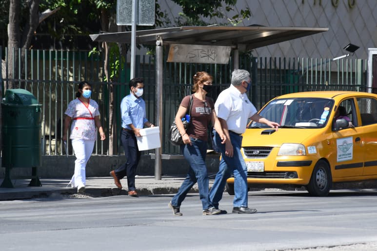 Dependiendo del color en el que se encuentre el semáforo epidemiológico, se permiten o se restringen ciertas actividades. El color naranja indica que si no hay necesidad de salir, es mejor estar en casa.