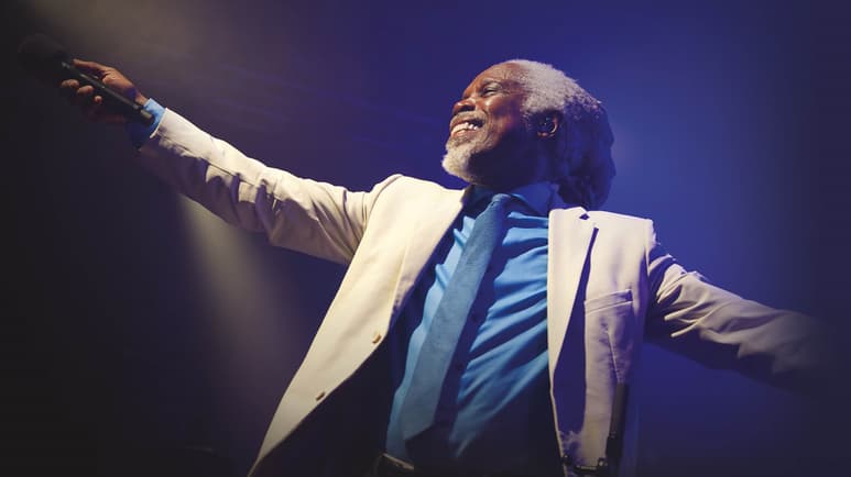 Orígenes. Billy nació en Trinidad y Tobago, actualmente radica en Londres, Inglaterra.