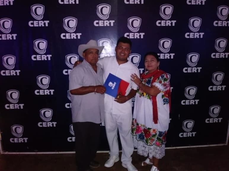 En julio del 2019, Manuel recibió su carta de pasante.
