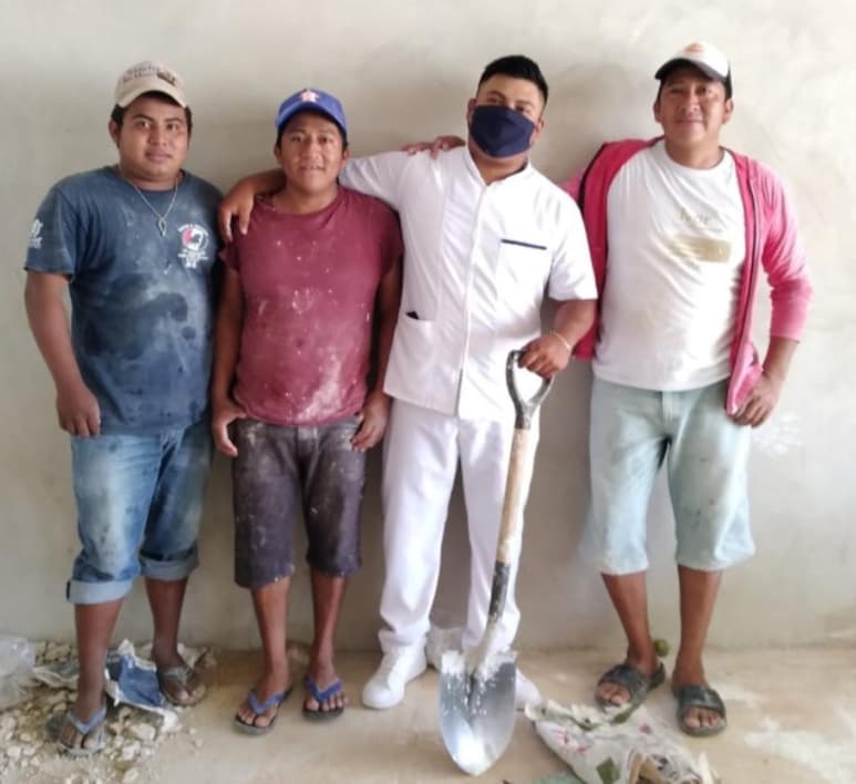 Más de 2 mil usuarios de Facebook han compartido el post para reconocer su entrega y su trabajo duro para conseguir una licenciatura. (Facebook)