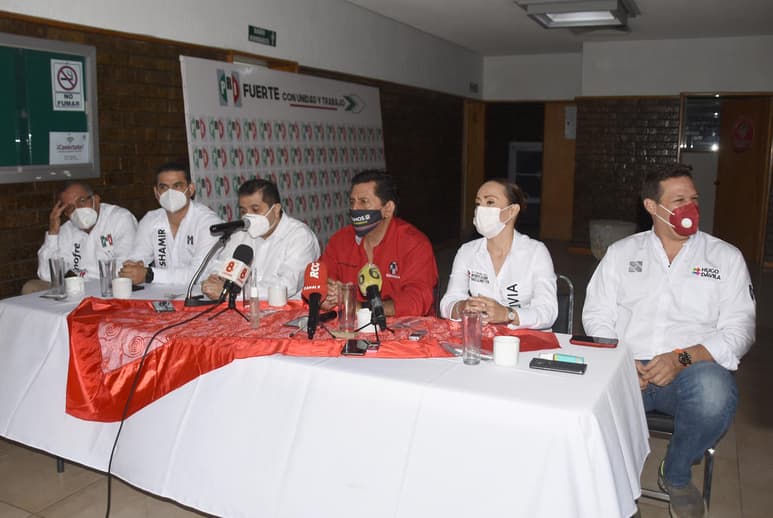 Eduardo Olmos, candidato por el Distrito 9; Raúl Onofre, candidato por el Distrito 7; Olivia Martínez, candidata por el Distrito 8; Shamir Fernández por el Distrito 10 y Hugo Dávila, candidato por el Distrito 11, coincidieron en que los principales esfuerzos de difusión de sus propuestas serán mediante las redes sociales, de puerta en puerta y a través de mensajes de la prensa, toda vez que el PRI acostumbraba a realizar eventos masivos durante sus campañas anteriores. (JESÚS GALINDO)
