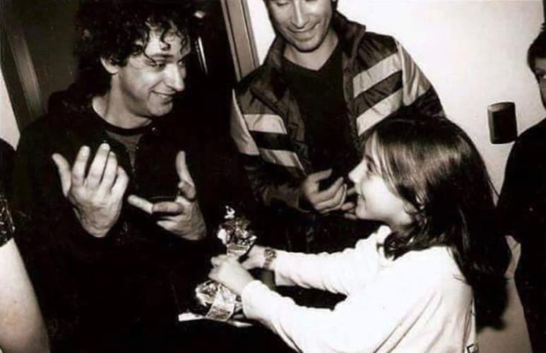 En la descripción, Lisa Cerati agregó un mensaje muy emotivo en el cual habla sobre cómo fue su padre con ella y su hermano y cómo continúa estando presente en sus vidas. (Instagram)