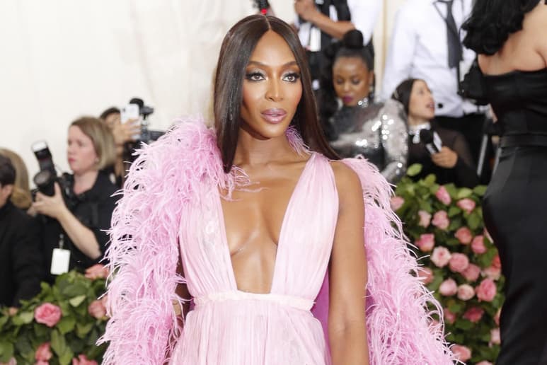 Junto a sus compañeras de los 90, entre ellas Cindy Crawford y Claudia Schiffer, Naomi Campbell definió el mundo de las supermodelos y personificó la nueva mujer, poderosa e independiente. (Archivo)