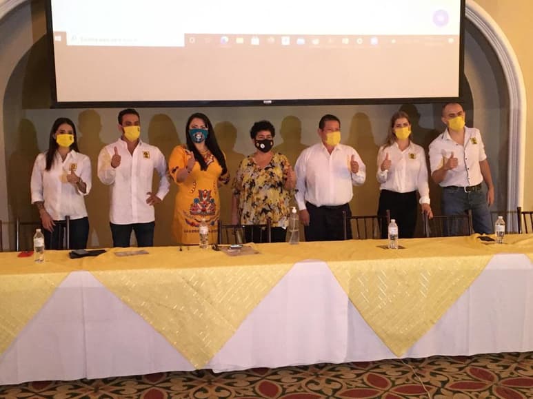 Presentó este domingo a los candidatos que los representarán en los diversos distritos en la contienda para la renovación del Congreso Local. (FERNANDO COMPEÁN)