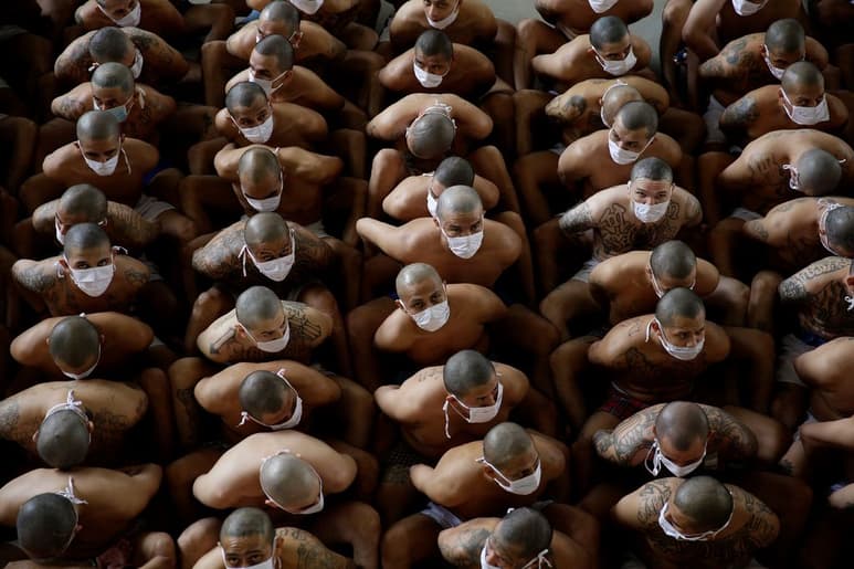 Al menos seis familias fueron amenazadas por la MS13. (ARCHIVO)