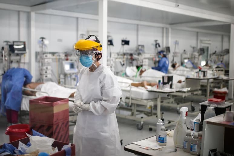 Argentina roza ya las 10,000 muertes por COVID-19 tras casi seis meses de medidas de confinamiento, en un momento marcado por el temor al colapso sanitario en varios puntos del país. (ARCHIVO)