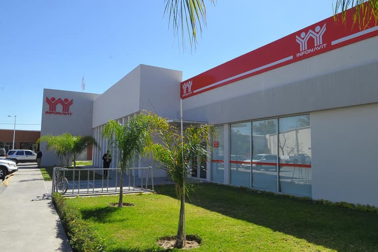 Hasta el 31 de agosto, el Instituto del Fondo Nacional de la Vivienda para los Trabajadores (Infonavit) apoyó a 351 mil 905 trabajadores a través del seguro de desempleo, prórrogas sin intereses o la combinación de ambas medidas, por la pandemia de COVID-19. (ARCHIVO)