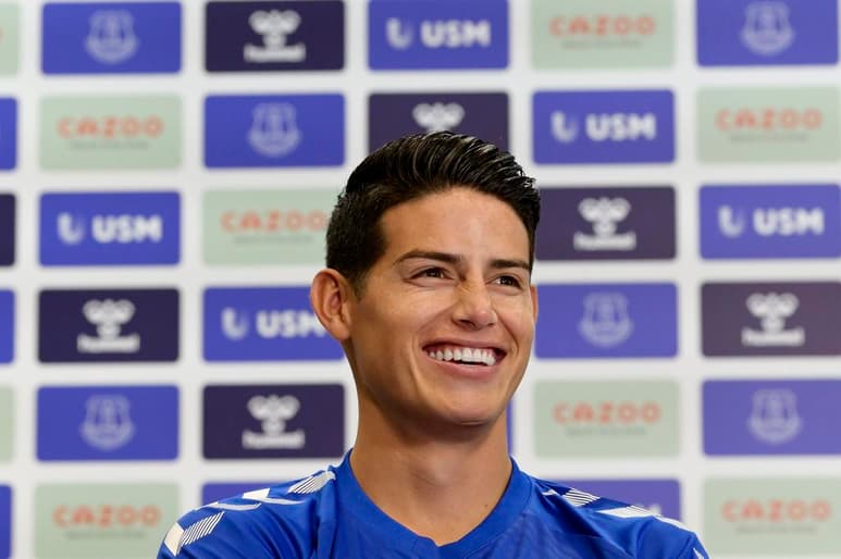 James Rodríguez, que firmó un contrato de dos años más uno opcional con el club inglés. (ESPECIAL)
