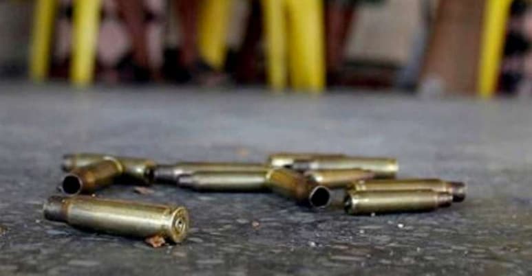 Durante estas acciones, personal de la Policía Estatal aseguró una camioneta, un arma larga y detuvo a un hombre.