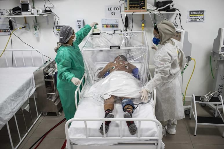 La barrera de los 900,000 muertos será superada antes de que acabe la jornada, ya que en las últimas 24 horas la OMS ha registrado más de 9,000 fallecidos por coronavirus en el planeta. (ARCHIVO)
