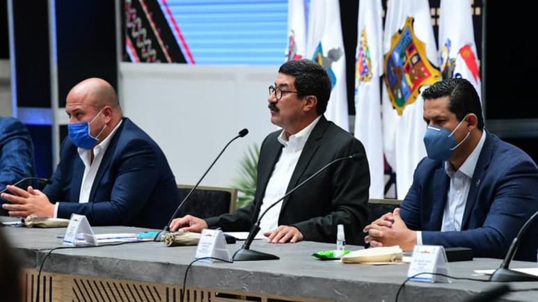 Este martes, el gobernador de Chihuahua, Javier Corral, quien el lunes anunció la salida de los diez mandatarios de la Conago, aseguró que, sin el ánimo de confrontar o romper, la Alianza Federalista seguirá expresando con toda claridad su postura.
(ARCHIVO)