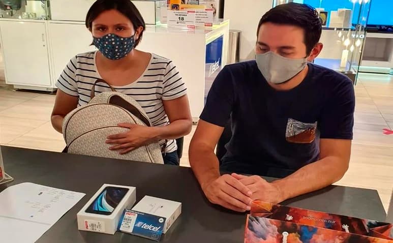 La historia del joven que recibió un jugo Boing en vez de el smartphone que había pedido en línea, se volvió viral hasta llegar a conocimiento de Profeco (ESPECIAL)