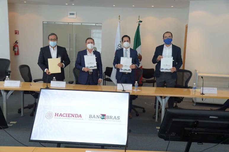 Tres convenios cuya finalidad es principalmente la recuperación económica y el crecimiento hacia el desarrollo firmó ayer el gobernador José Rosas Aispuro. (CORTESÍA)