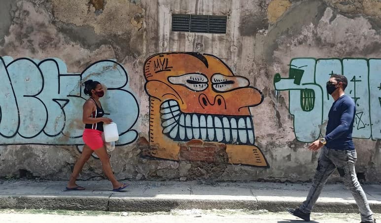 Cuba elevó este miércoles en 82 la cifra de nuevos contagios de COVID-19, para un total de 4,459 casos, casi todos diagnosticados en La Habana y Ciego de Ávila, actualmente los territorios con el escenario epidemiológico más tenso en la segunda ola de la pandemia en el país caribeño. (ARCHIVO)