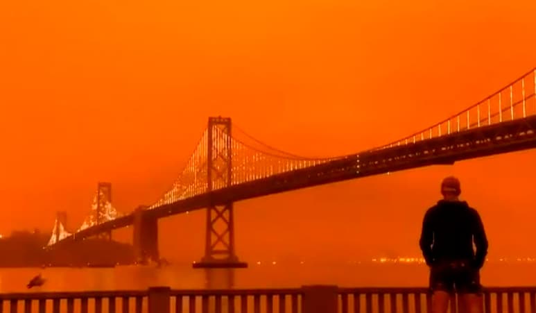 Los incendios forestales que se encuentran actualmente activos en el estado de California, originaron el espectáculo que sorprendió a estadounidenses durante esta mañana (CAPTURA)  