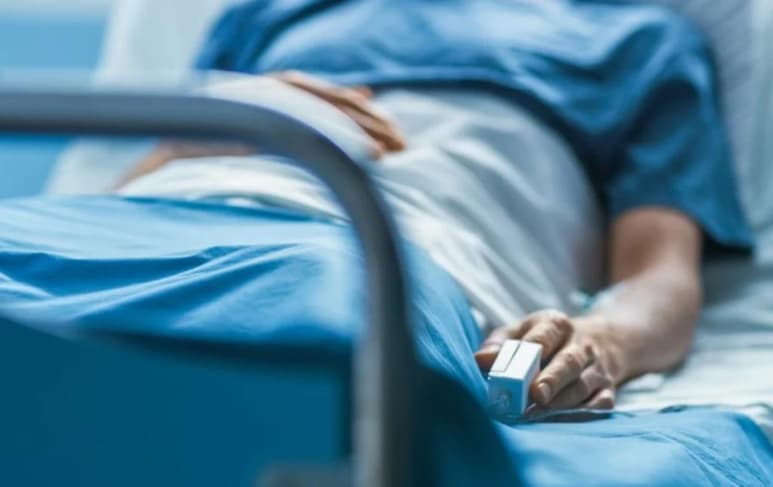 El centro de salud y hospitalización de Tecpatán, en la región Mezcalapa, atendió a lugareños de la cabecera municipal que presentaban picazón y sensación quemante en la piel, ojos llorosos e irritados, náuseas y vómito, además de síntomas de debilidad, aunque no se reportaron personas graves ni cuadros complicados de salud que pusieran en riesgo la vida.
(ARCHIVO)