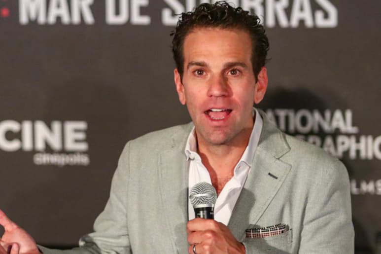 'Eso de que diga que no los lee, ¡sí los lee! y a mí me da mucho gusto, me llena de orgullo, pues tan los lee que hasta los pone en las mañaneras', dijo Loret.
(ARCHIVO)