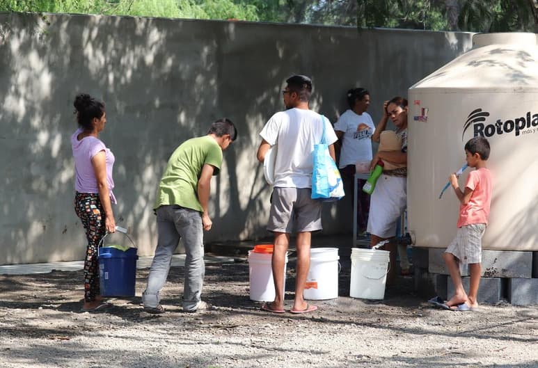  Personal de la Policía Estatal rescató a cinco migrantes originarios de Ecuador y El Salvador, además de detener a una persona relacionada con los hechos. (ARCHIVO)