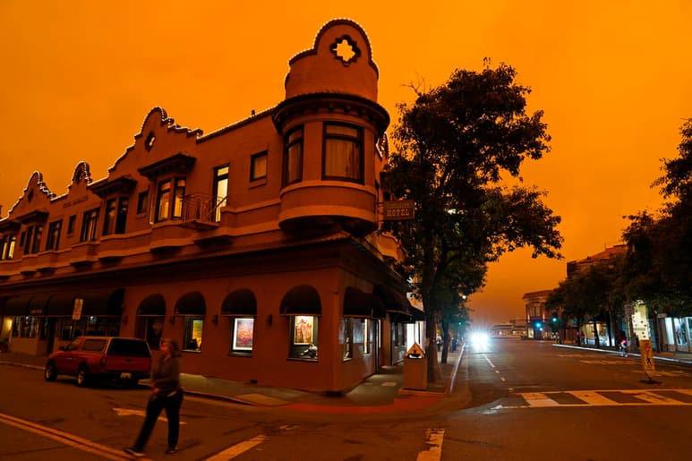 En total, la zona ha registrado más de 7,600 incendios desde que comenzó el año y hasta septiembre ya ha arrasado más de 930,000 hectáreas y emitido enormes cantidades de humo a la atmósfera.
(AP)