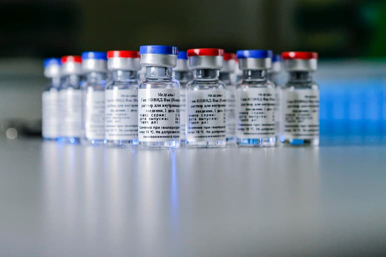 Landsteiner Scientific, laboratorio farmacéutico nacional, confirmó el acuerdo con el Fondo de Inversión Directa de Rusia (RDIF), para distribuir en nuestro país 32 millones de dosis de la vacuna Sputnik-V contra COVID-19, aseguró que antes de distribuirla entre la población es necesario obtener el registro sanitario de la Comisión Federal para la Protección contra Riesgos Sanitarios (Cofepris). (ARCHIVO)