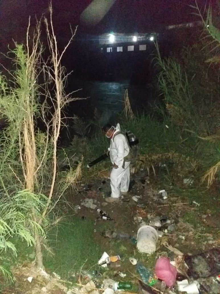 Se solicita a la ciudadanía mantener puertas y ventanas abiertas para que el químico logre entrar a los hogares. (EL SIGLO DE TORREÓN)