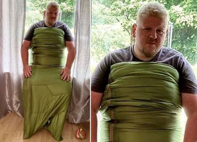 Dice que la bolsa de dormir es casi como para niños. (INTERNET)