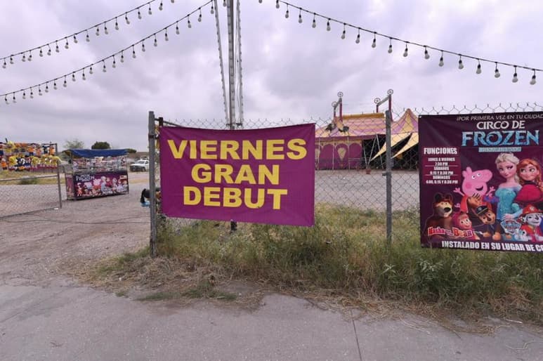 Todos los asistentes deberán de utilizar su cubrebocas y aplicarse gel antibacterial en la entrada, además de pasar por un filtro de revisión de temperatura y de posibles síntomas del COVID-19. (ÉRICK SOTOMAYOR)