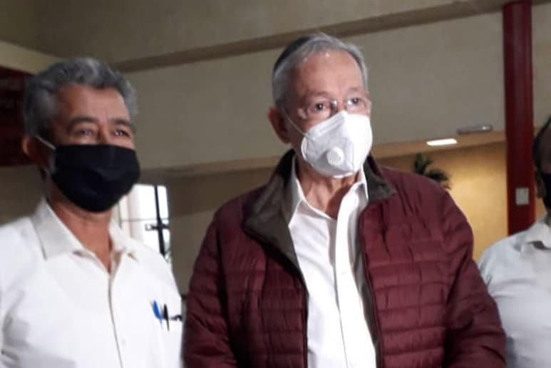 Hasta el momento no hay fecha para iniciar las clases presenciales en las escuelas públicas, informó el Secretario de Educación Pública de Coahuila (SEC), Higinio González Calderón, quien explicó que regresarán de manera paulatina, y con sólo 10 niños por aula. (SERGIO A. RODRÍGUEZ)