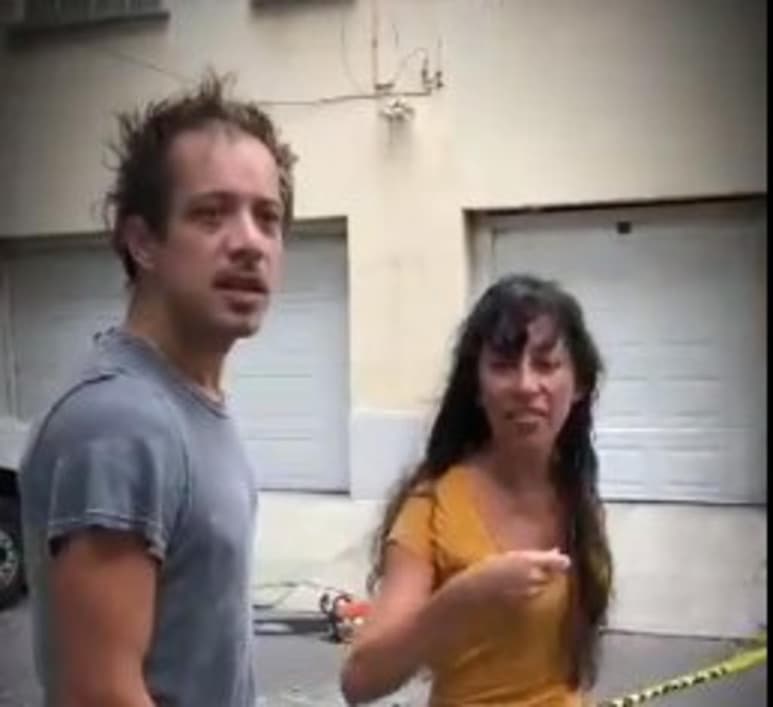  La embajada de Argentina en México entró a la polémica por el video viral donde una pareja de presunta nacionalidad argentina llamó 'india horrible' a una vecina mexicana que los grababa. (ESPECIAL)