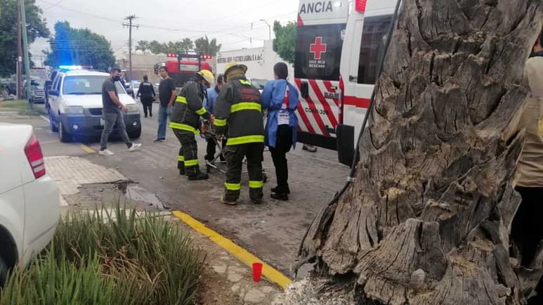 El accidente se registró sobre la avenida Ocampo entre las calles García Carrillo y Comonfort, en el Centro de Torreón. (EL SIGLO DE TORREÓN)