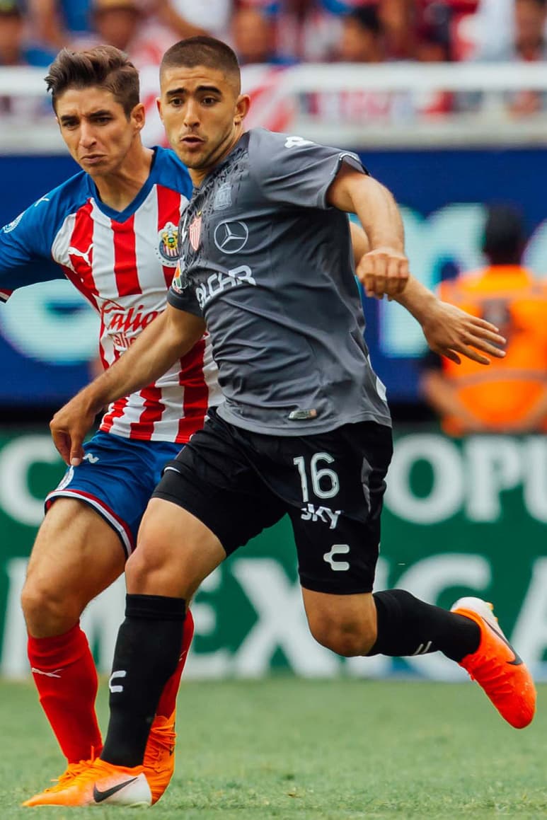 El partido entre los dos equipos que visten de blanco y rojo, iniciará a las 19:30 horas. (JAM MEDIA)