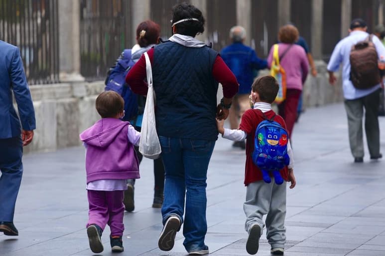 El acceso de los niños y niñas a la tecnología para poder tomar clases es bajo.
