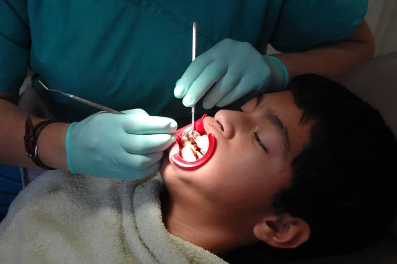El objetivo del día es fomentar hábitos de higiene que se ocupen de todo el cuerpo, incluyendo la boca y los dientes. (ARCHIVO)