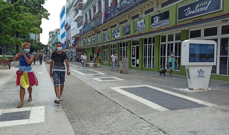 Cuba reportó 42 nuevos casos de COVID-19 y mantiene una curva oscilante en la segunda ola de contagios este viernes, cuando se cumplen seis meses de los primeros diagnósticos positivos de la enfermedad en la isla caribeña. (ARCHIVO)